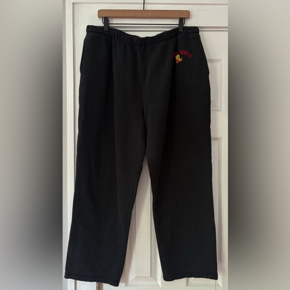 Warner Bros. Looney Tunes Size Large Black Joggers EUC